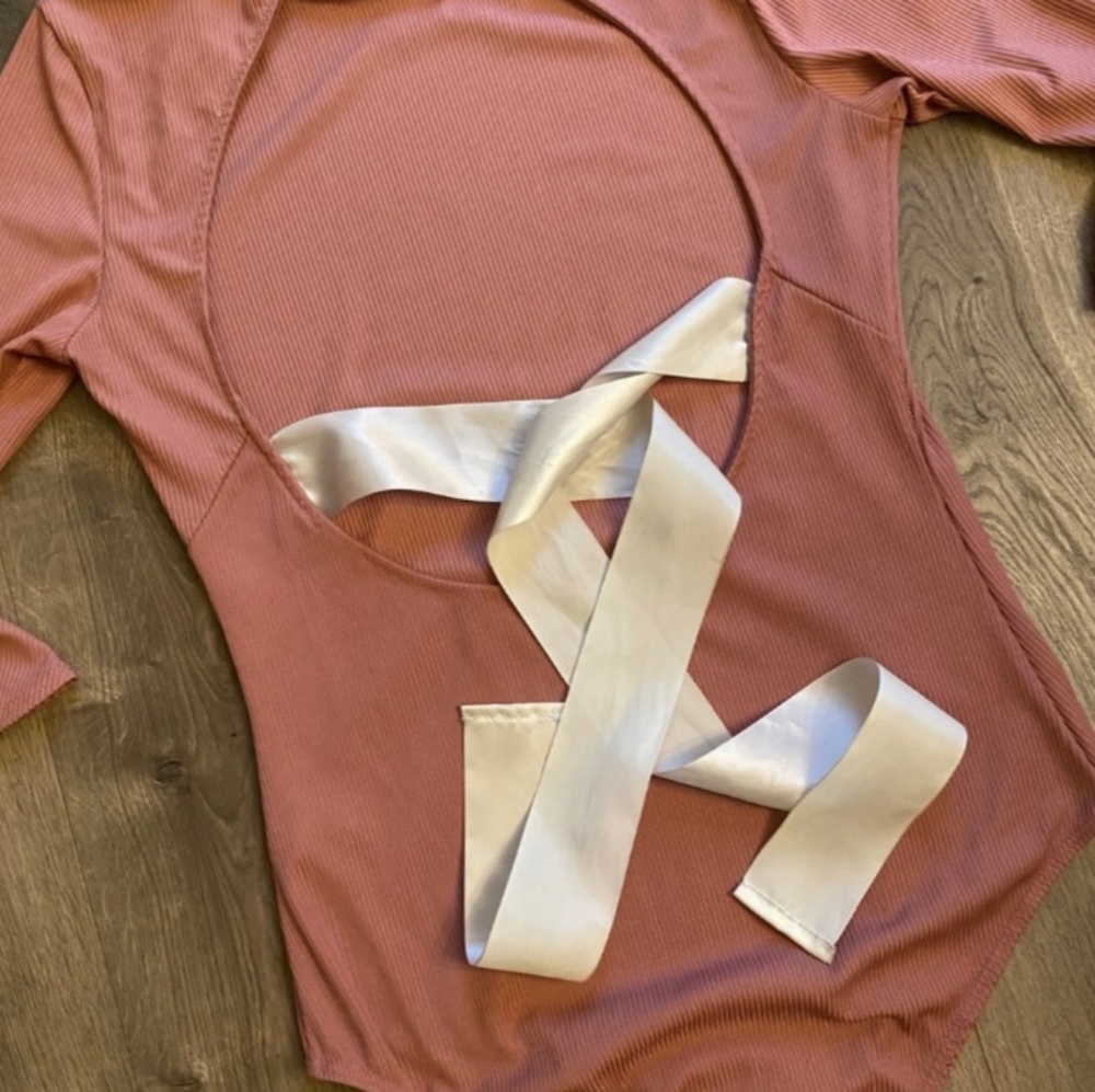Timing Open Back Bodysuit - Picture 2 of 9